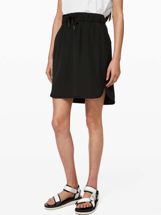 lululemon athletica Dresses & Skirts - Lululemon On The Fly Skirt *Woven
Black size 8